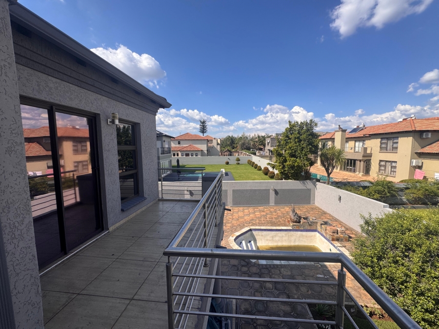 5 Bedroom Property for Sale in Helderwyk Gauteng