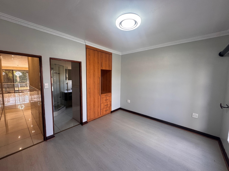 5 Bedroom Property for Sale in Helderwyk Gauteng