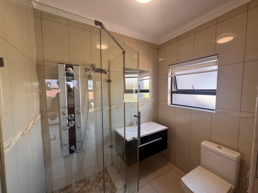 5 Bedroom Property for Sale in Helderwyk Gauteng