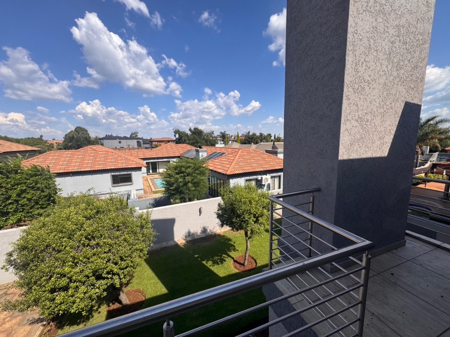 5 Bedroom Property for Sale in Helderwyk Gauteng