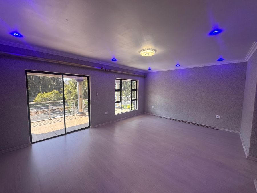 5 Bedroom Property for Sale in Helderwyk Gauteng