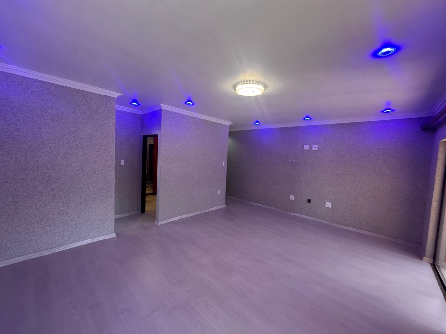 5 Bedroom Property for Sale in Helderwyk Gauteng