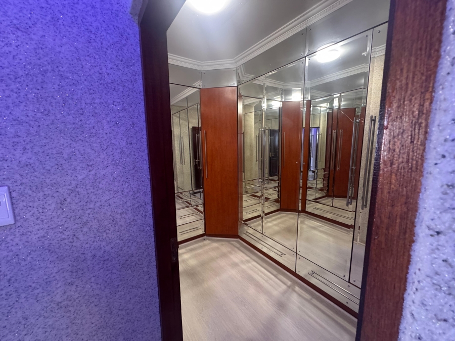 5 Bedroom Property for Sale in Helderwyk Gauteng