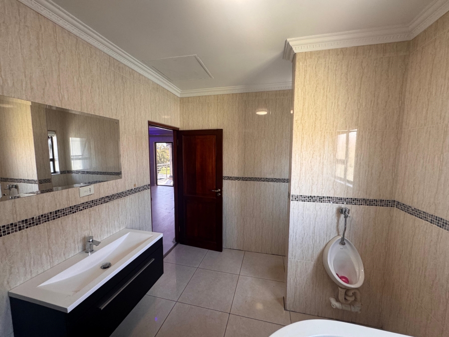 5 Bedroom Property for Sale in Helderwyk Gauteng
