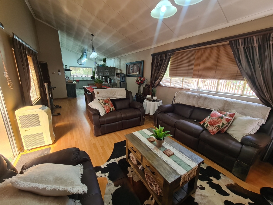 5 Bedroom Property for Sale in Bedworth Park Gauteng