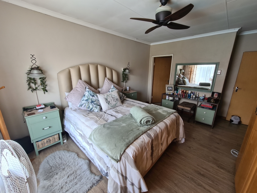 5 Bedroom Property for Sale in Bedworth Park Gauteng