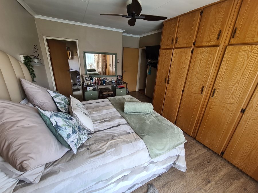 5 Bedroom Property for Sale in Bedworth Park Gauteng