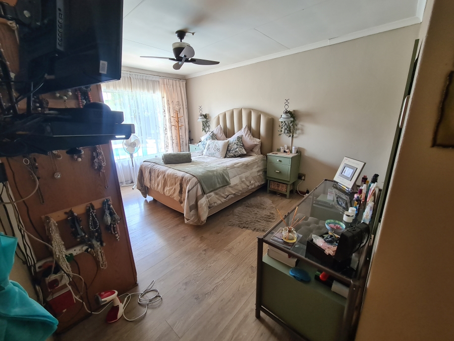 5 Bedroom Property for Sale in Bedworth Park Gauteng