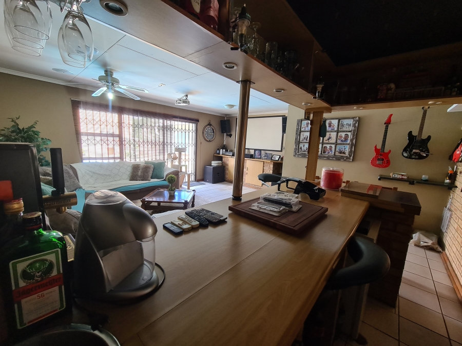 5 Bedroom Property for Sale in Bedworth Park Gauteng