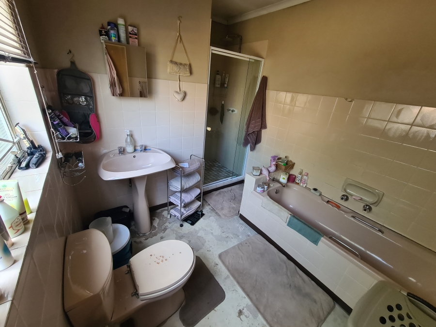 5 Bedroom Property for Sale in Bedworth Park Gauteng
