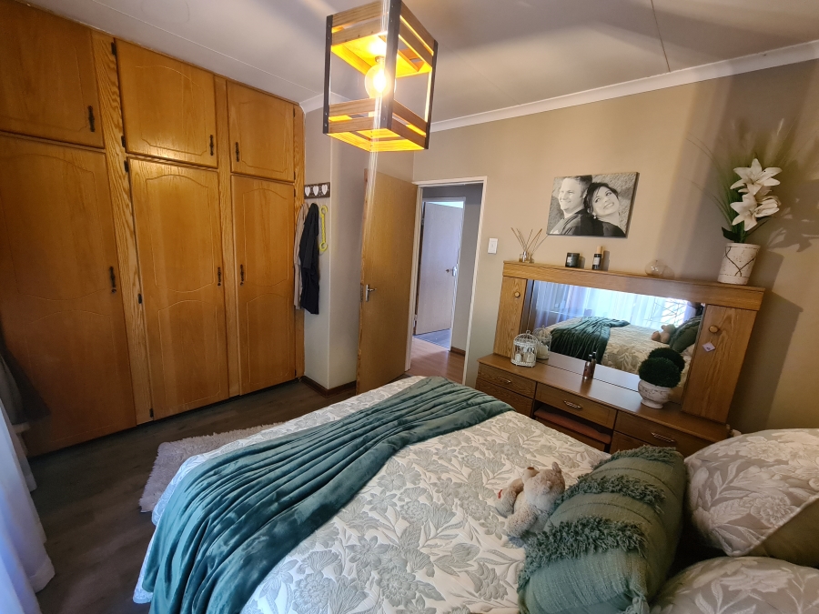 5 Bedroom Property for Sale in Bedworth Park Gauteng