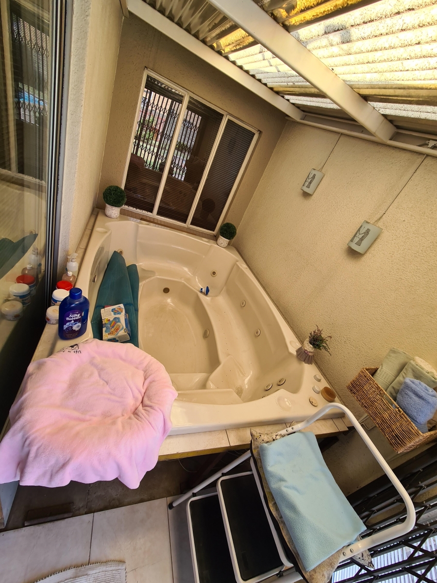 5 Bedroom Property for Sale in Bedworth Park Gauteng