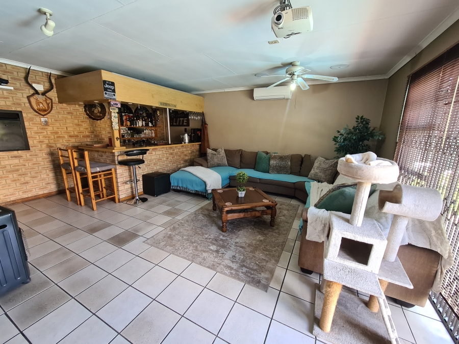 5 Bedroom Property for Sale in Bedworth Park Gauteng