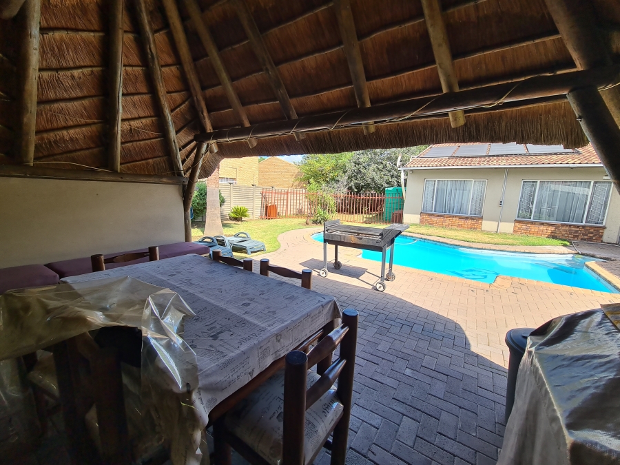 5 Bedroom Property for Sale in Bedworth Park Gauteng