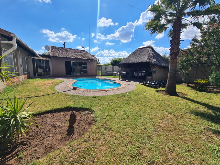 5 Bedroom Property for Sale in Bedworth Park Gauteng