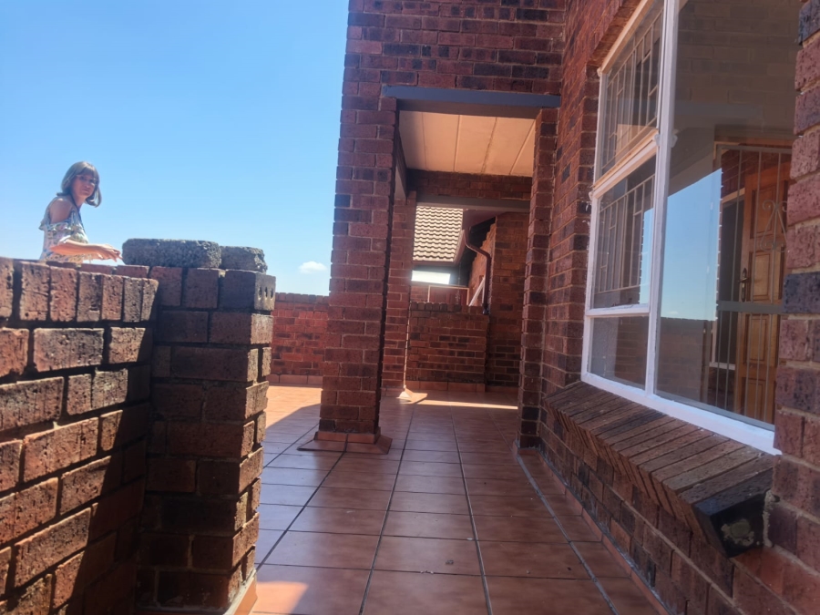 2 Bedroom Property for Sale in Wilro Park Gauteng