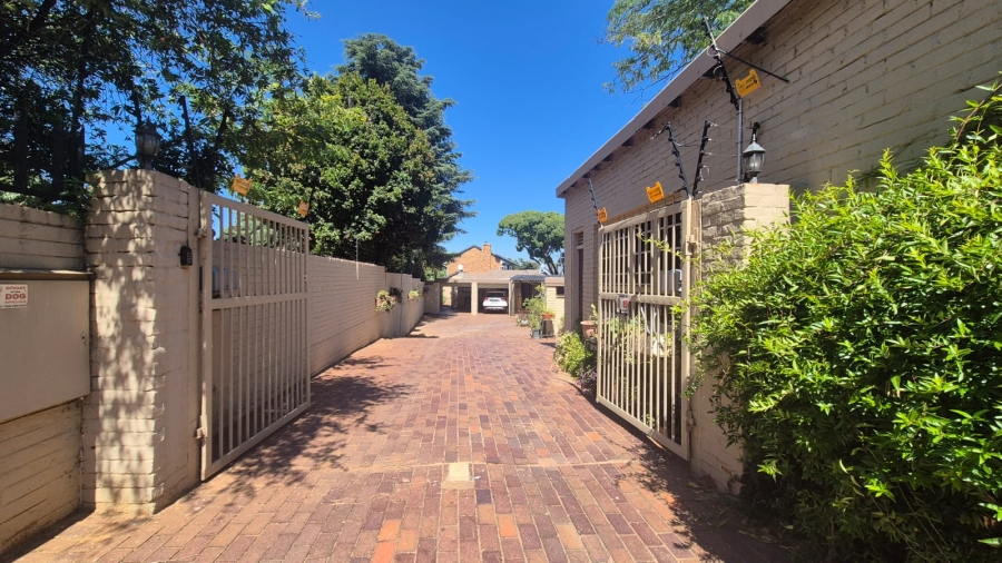 5 Bedroom Property for Sale in Monument Gauteng