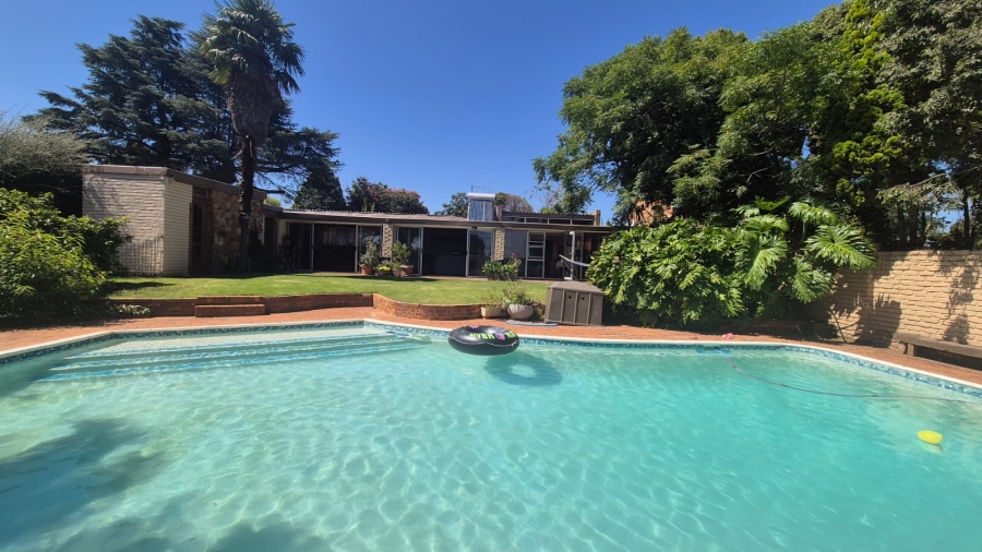 5 Bedroom Property for Sale in Monument Gauteng