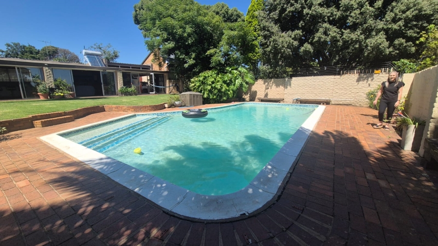 5 Bedroom Property for Sale in Monument Gauteng