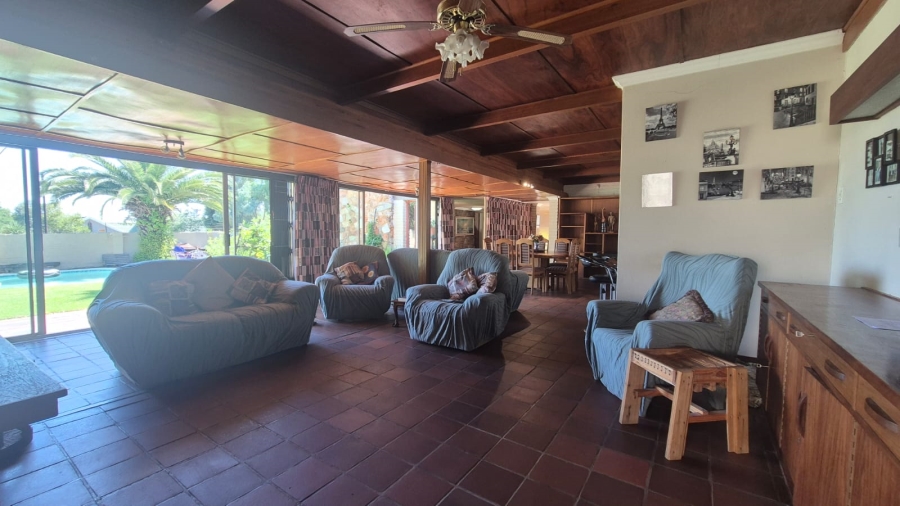 5 Bedroom Property for Sale in Monument Gauteng