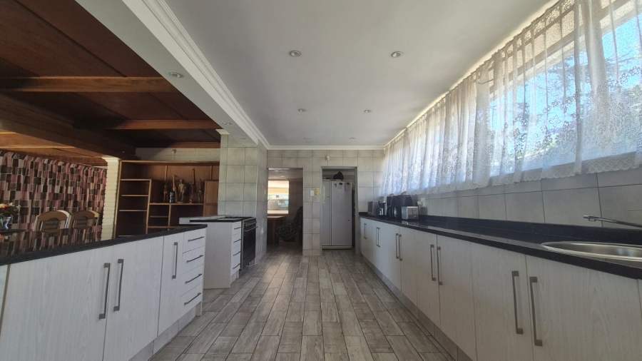 5 Bedroom Property for Sale in Monument Gauteng