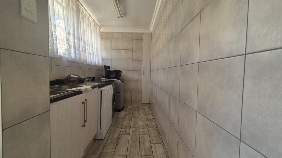 5 Bedroom Property for Sale in Monument Gauteng