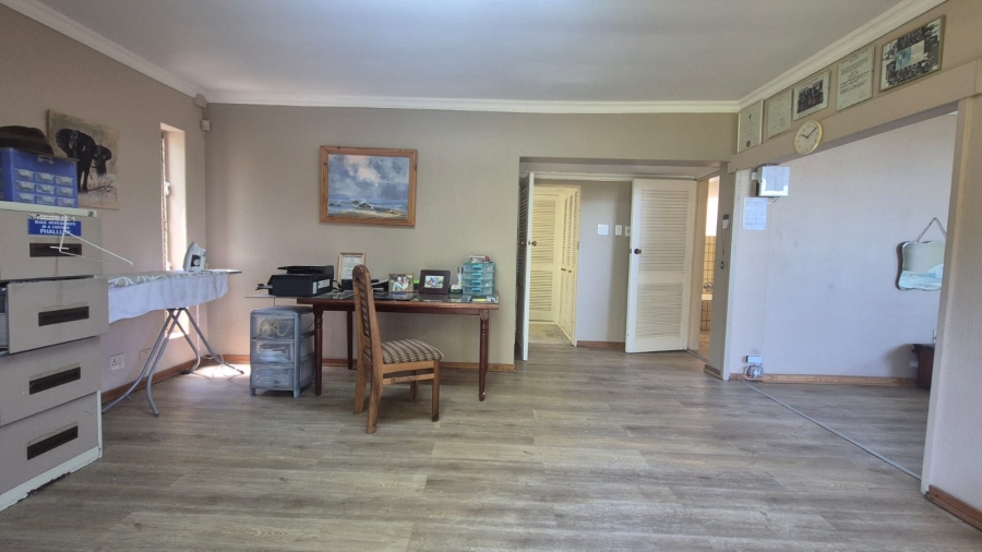 5 Bedroom Property for Sale in Monument Gauteng