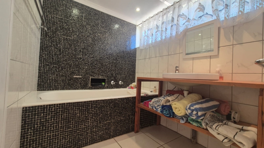 5 Bedroom Property for Sale in Monument Gauteng