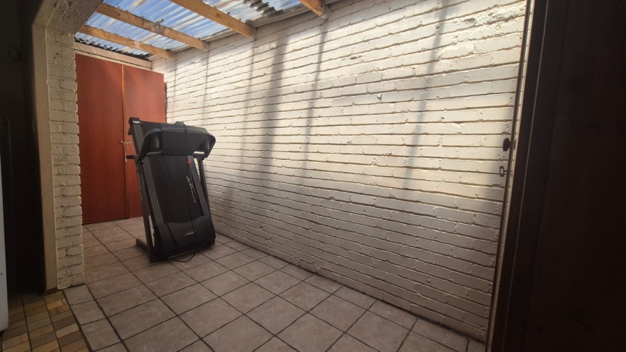 5 Bedroom Property for Sale in Monument Gauteng