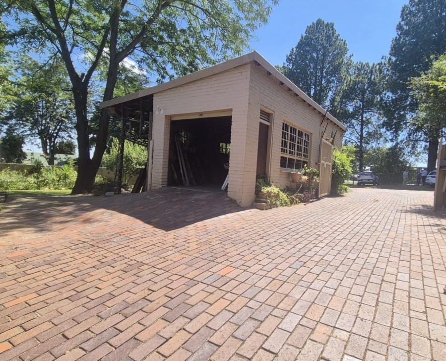 5 Bedroom Property for Sale in Monument Gauteng