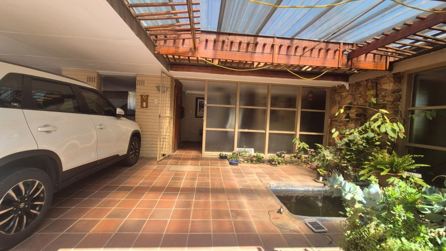 5 Bedroom Property for Sale in Monument Gauteng