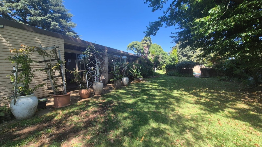 5 Bedroom Property for Sale in Monument Gauteng