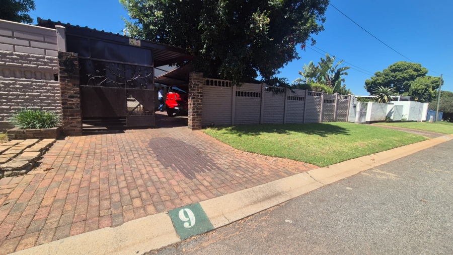 4 Bedroom Property for Sale in Dan Pienaarville Gauteng
