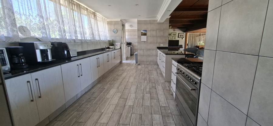 5 Bedroom Property for Sale in Monument Gauteng