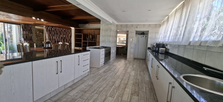 5 Bedroom Property for Sale in Monument Gauteng