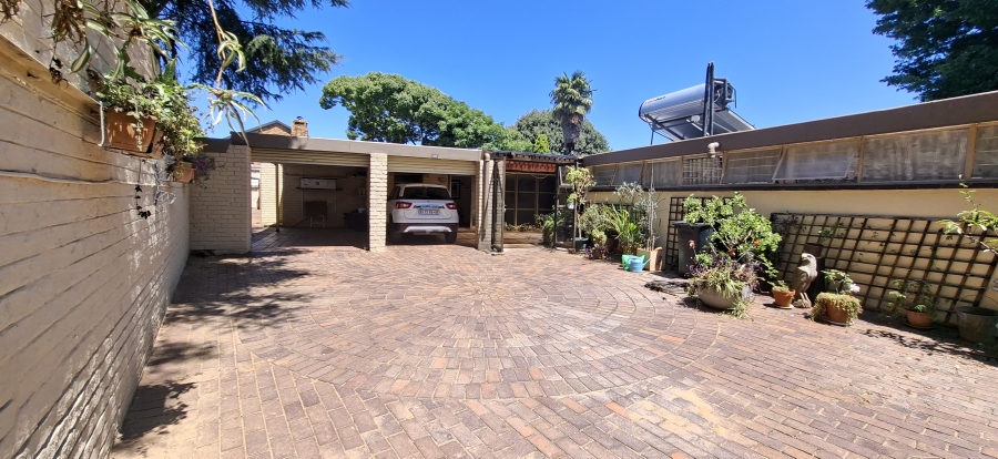 5 Bedroom Property for Sale in Monument Gauteng