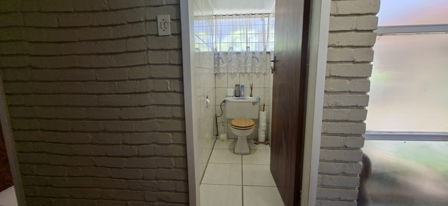 5 Bedroom Property for Sale in Monument Gauteng