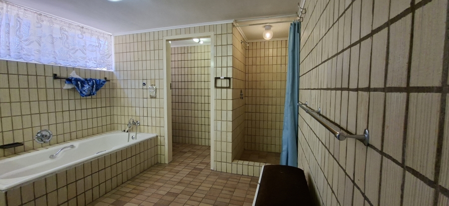 5 Bedroom Property for Sale in Monument Gauteng