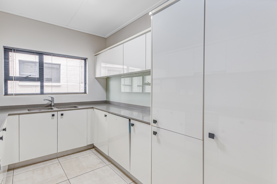 To Let 3 Bedroom Property for Rent in Waterfall Gauteng