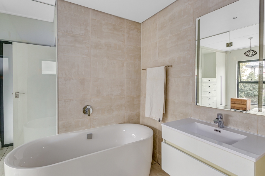 To Let 3 Bedroom Property for Rent in Waterfall Gauteng