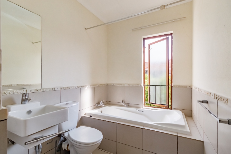 1 Bedroom Property for Sale in Vorna Valley Gauteng