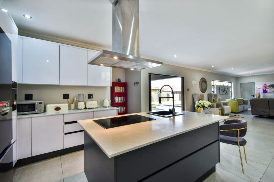 6 Bedroom Property for Sale in Savannah Country Estate Gauteng