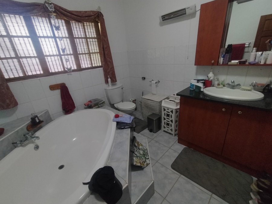 4 Bedroom Property for Sale in Heatherdale AH Gauteng