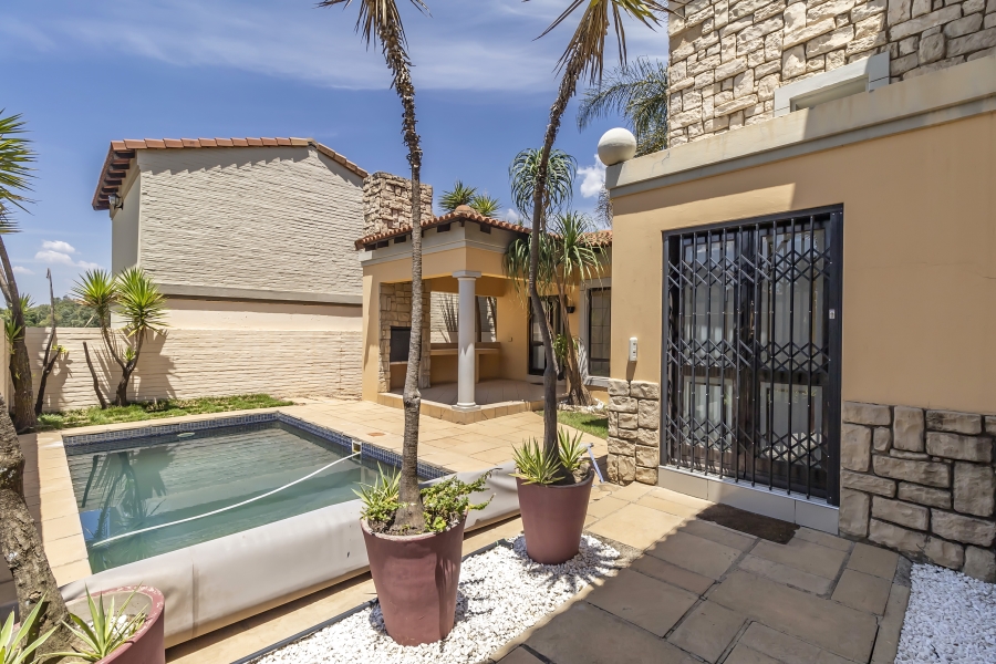 4 Bedroom Property for Sale in North Riding Gauteng