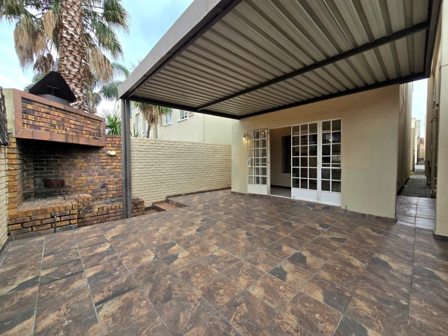 3 Bedroom Property for Sale in New Redruth Gauteng