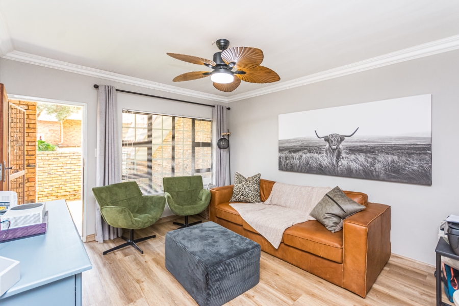 2 Bedroom Property for Sale in Die Hoewes Gauteng