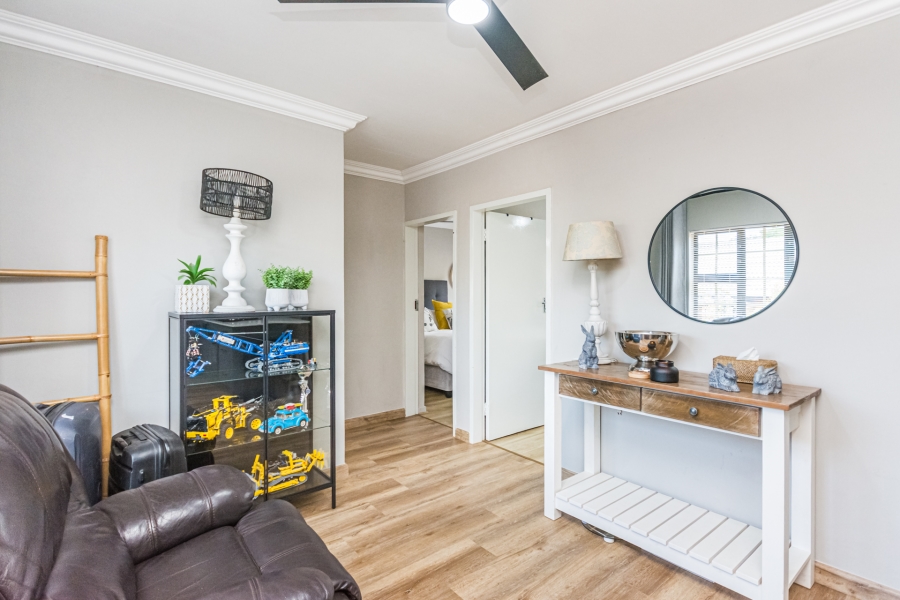 2 Bedroom Property for Sale in Die Hoewes Gauteng