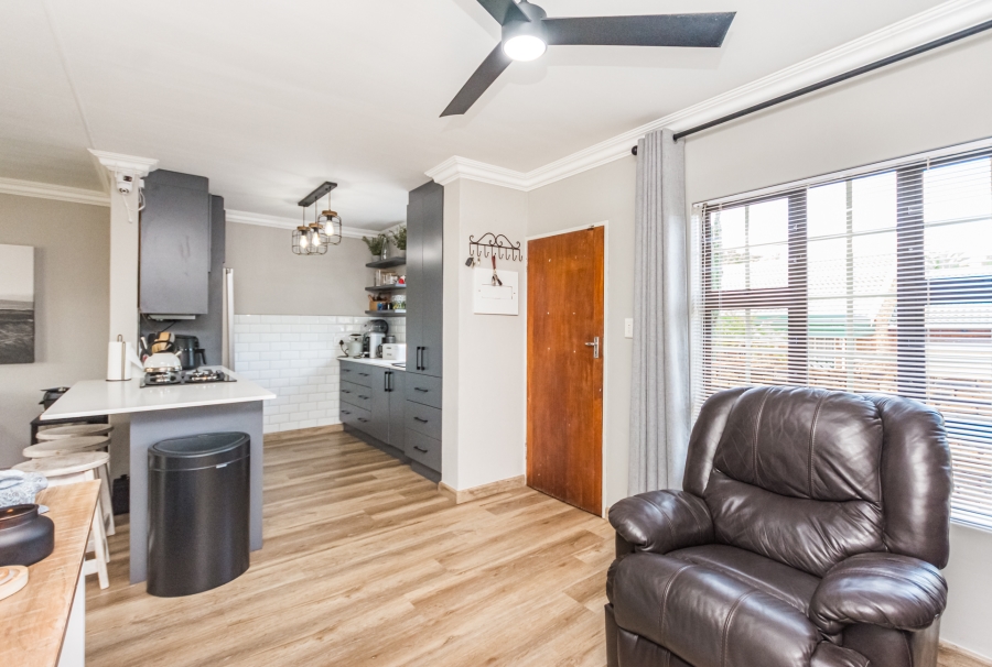 2 Bedroom Property for Sale in Die Hoewes Gauteng