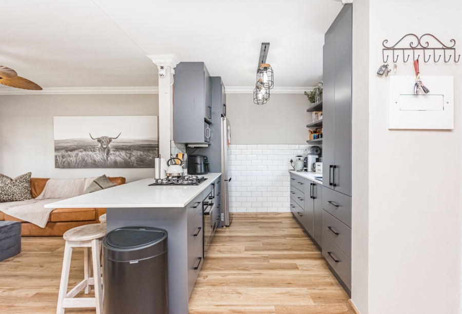 2 Bedroom Property for Sale in Die Hoewes Gauteng