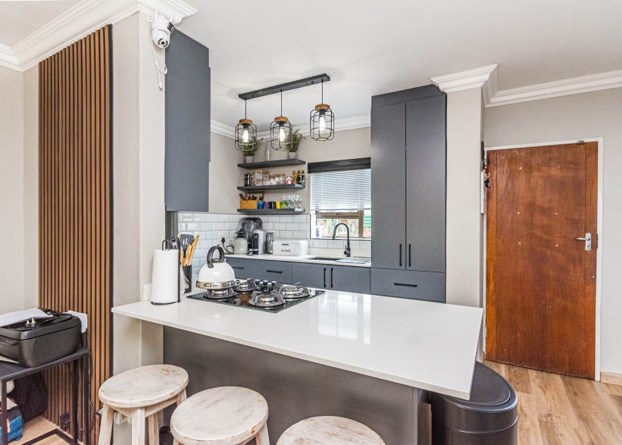 2 Bedroom Property for Sale in Die Hoewes Gauteng